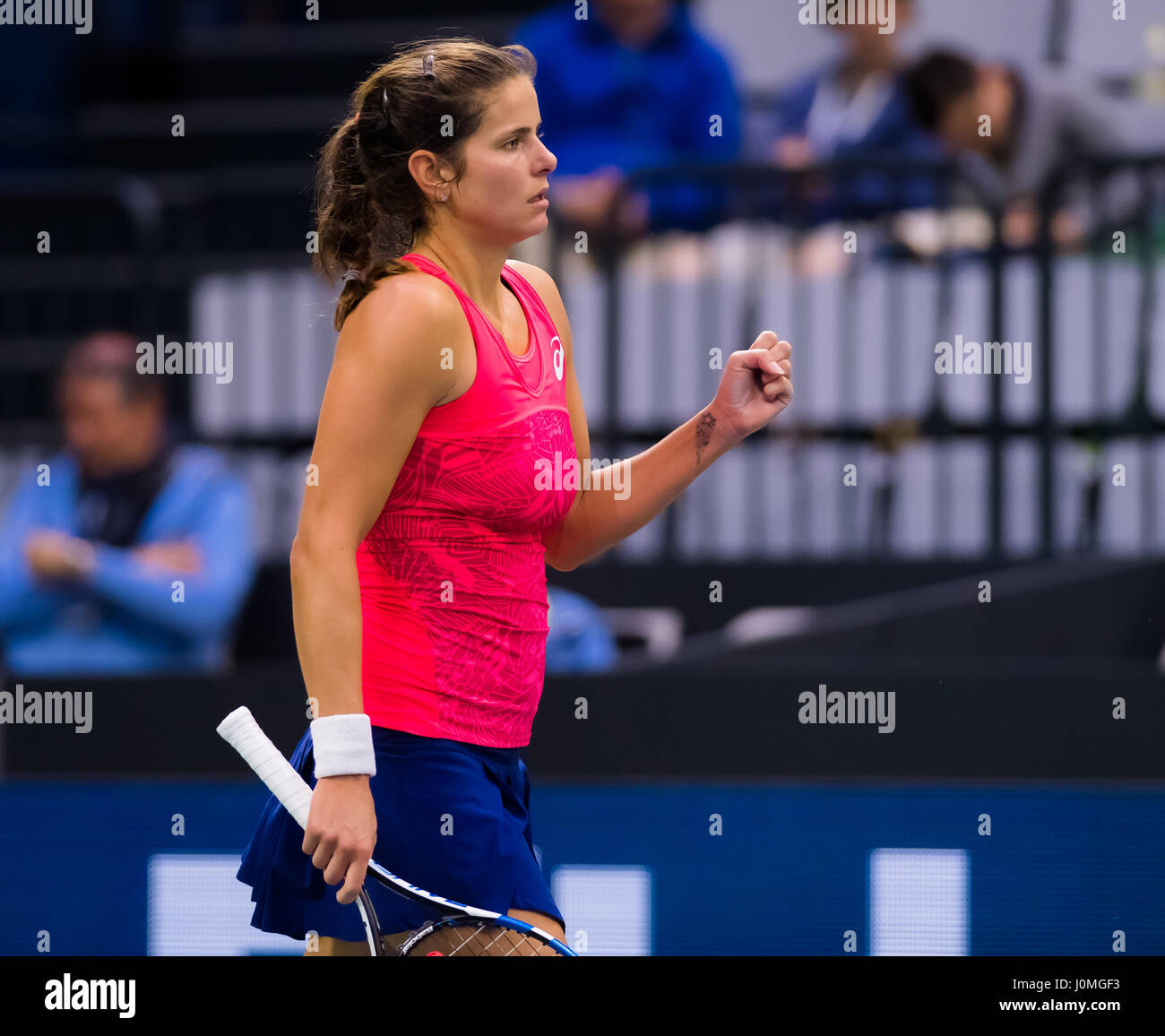 BIEL, Svizzera - 11 aprile : Julia Görges in azione al 2017 Ladies Open Biel WTA torneo internazionale di tennis Foto Stock