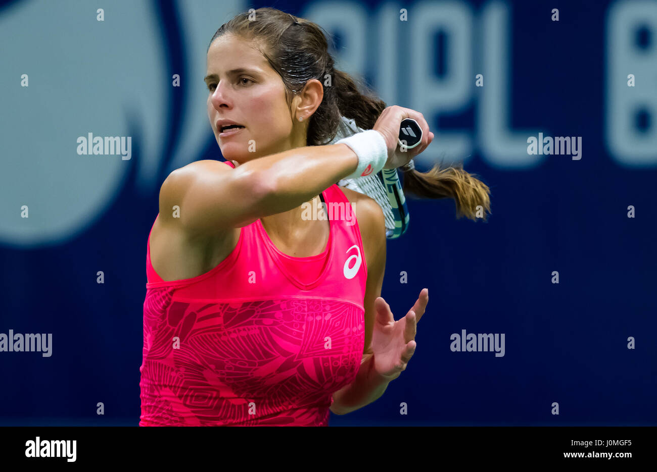 BIEL, Svizzera - 11 aprile : Julia Görges in azione al 2017 Ladies Open Biel WTA torneo internazionale di tennis Foto Stock