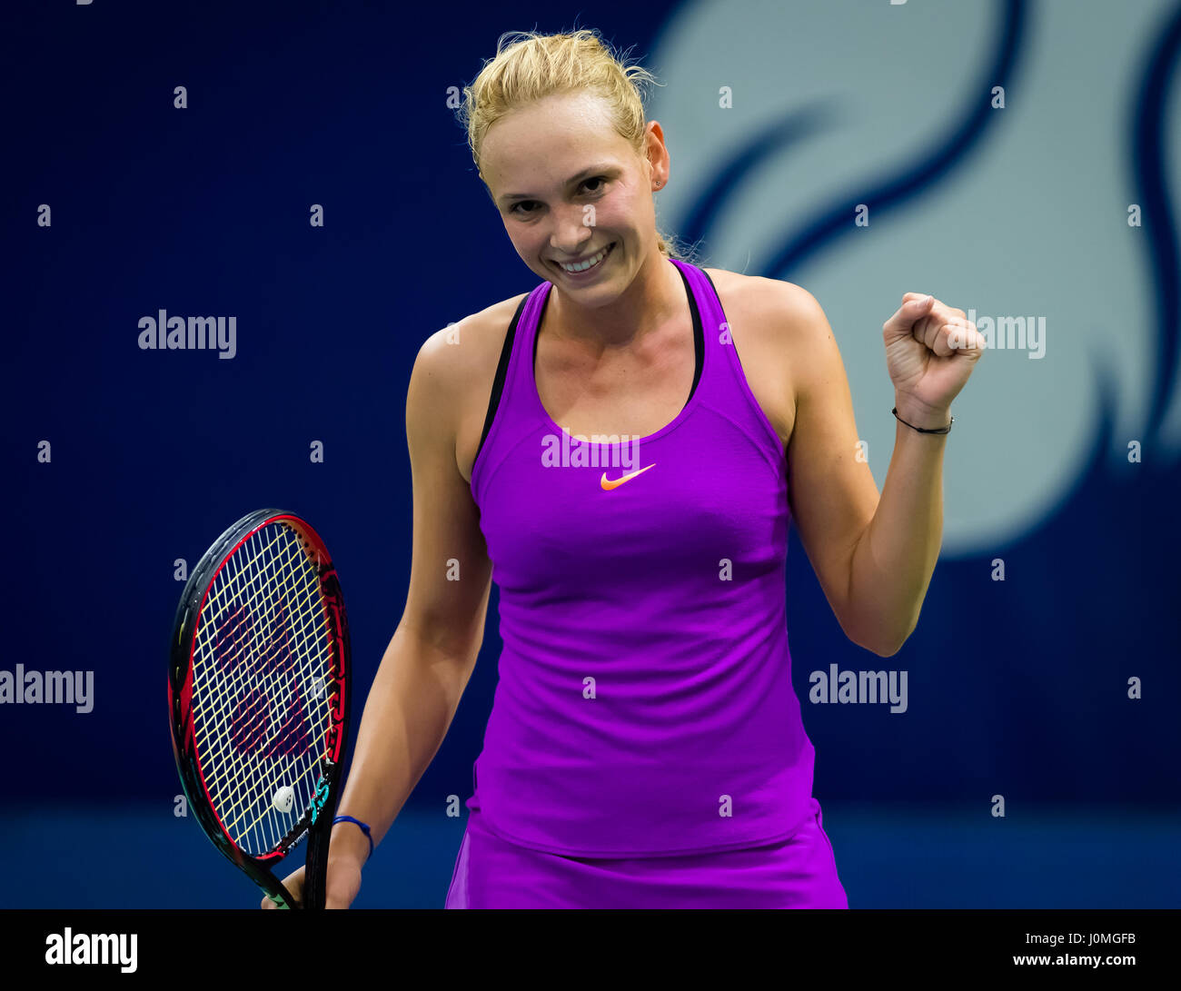 BIEL, Svizzera - 11 aprile : Donna Vekic in azione al 2017 Ladies Open Biel WTA torneo internazionale di tennis Foto Stock