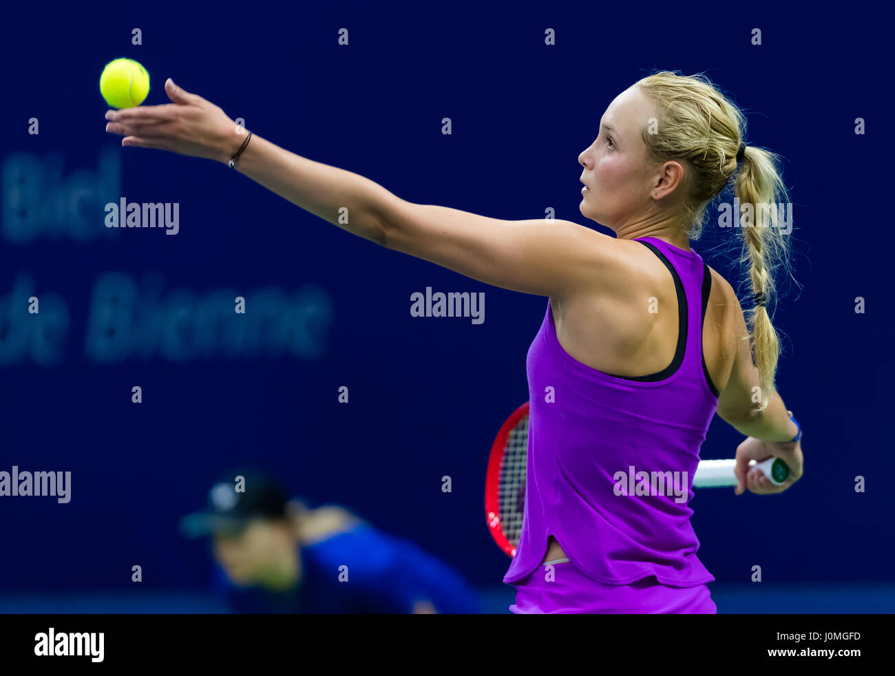 BIEL, Svizzera - 11 aprile : Donna Vekic in azione al 2017 Ladies Open Biel WTA torneo internazionale di tennis Foto Stock