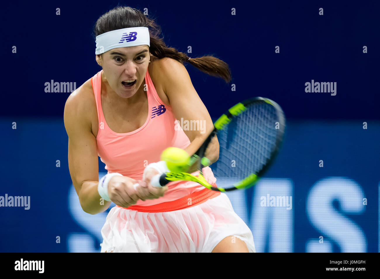 BIEL, Svizzera - 11 aprile : Sorana Cirstea in azione al 2017 Ladies Open Biel WTA torneo internazionale di tennis Foto Stock