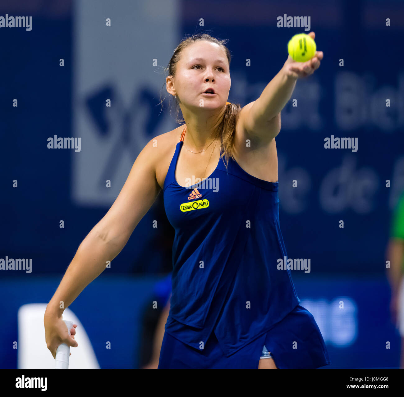BIEL, Svizzera - 11 aprile : Evgeniya Rodina in azione al 2017 Ladies Open Biel WTA torneo internazionale di tennis Foto Stock