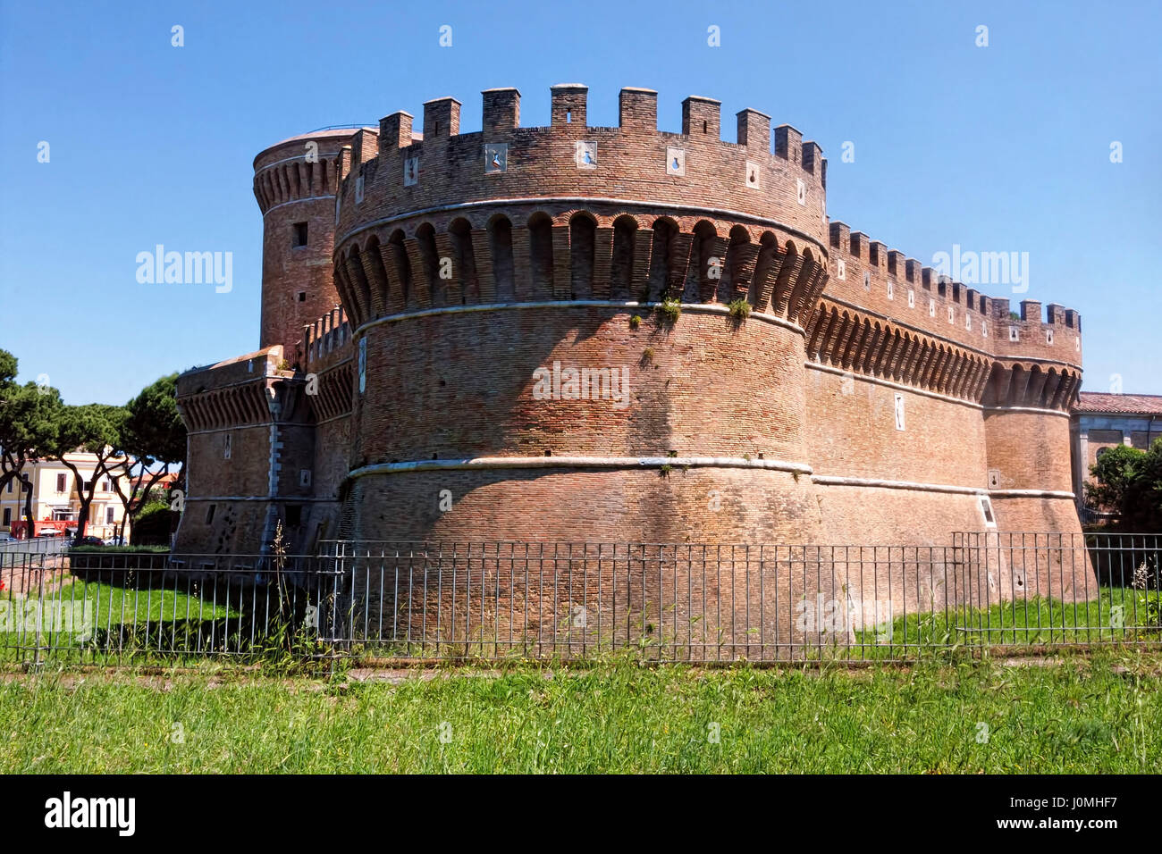 Veduta del Castello di Giulio II - Ostia Antica - Italia Foto Stock