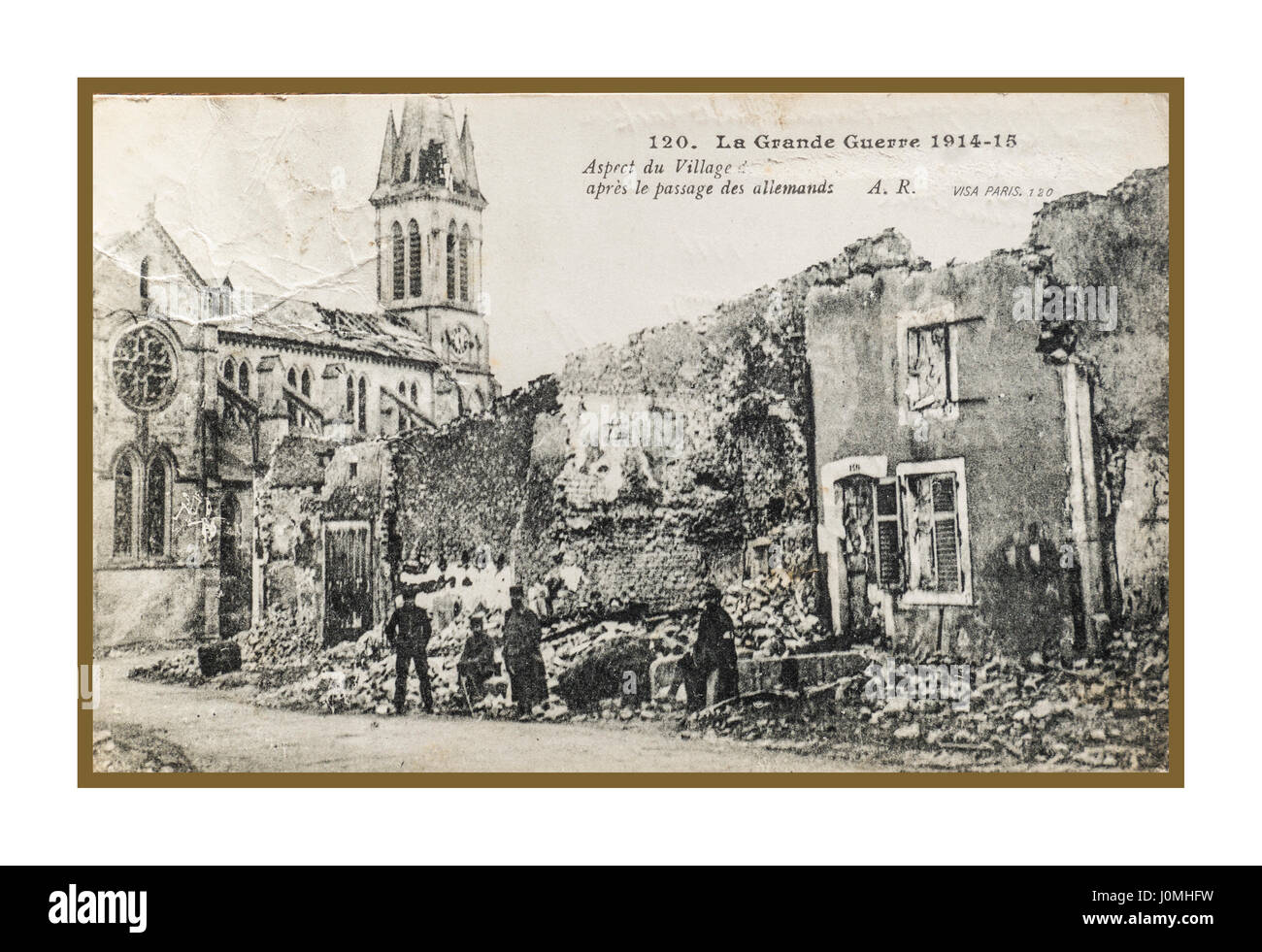 WW1 villaggio francese la grande guerra La grande guerre 1914-1915 Cartolina Fotografia di un villaggio francese in rovina " dopo il passaggio dei tedeschi" Foto Stock