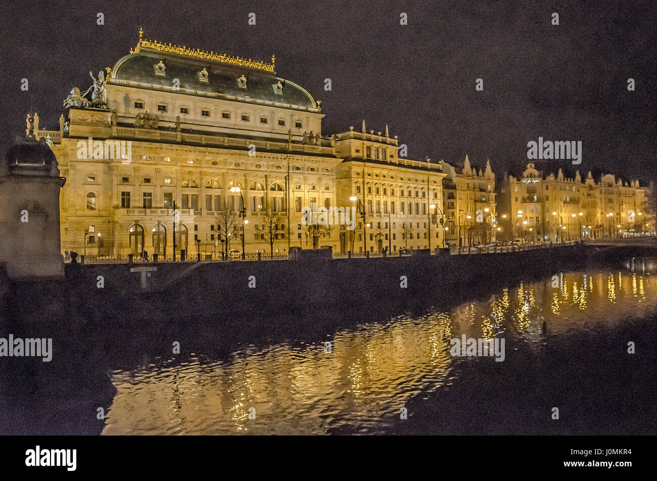 Il Teatro Nazionale di Praga è un simbolo della identità nazionale ceca e la conservazione del patrimonio culturale e un monumento nazionale della storia ceca e dell'arte. Foto Stock