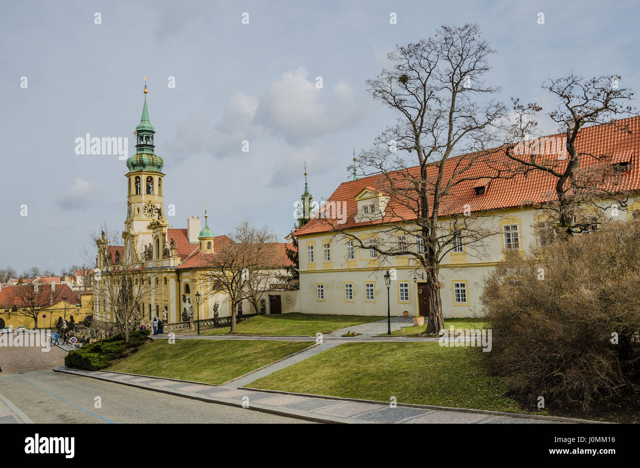 Loreta Monastero è molto bella raccolta di attrazioni nei pressi del Castello di Praga. Lo stile barocco palazzo fu commissionato dalla famiglia Lobkowicz. Foto Stock