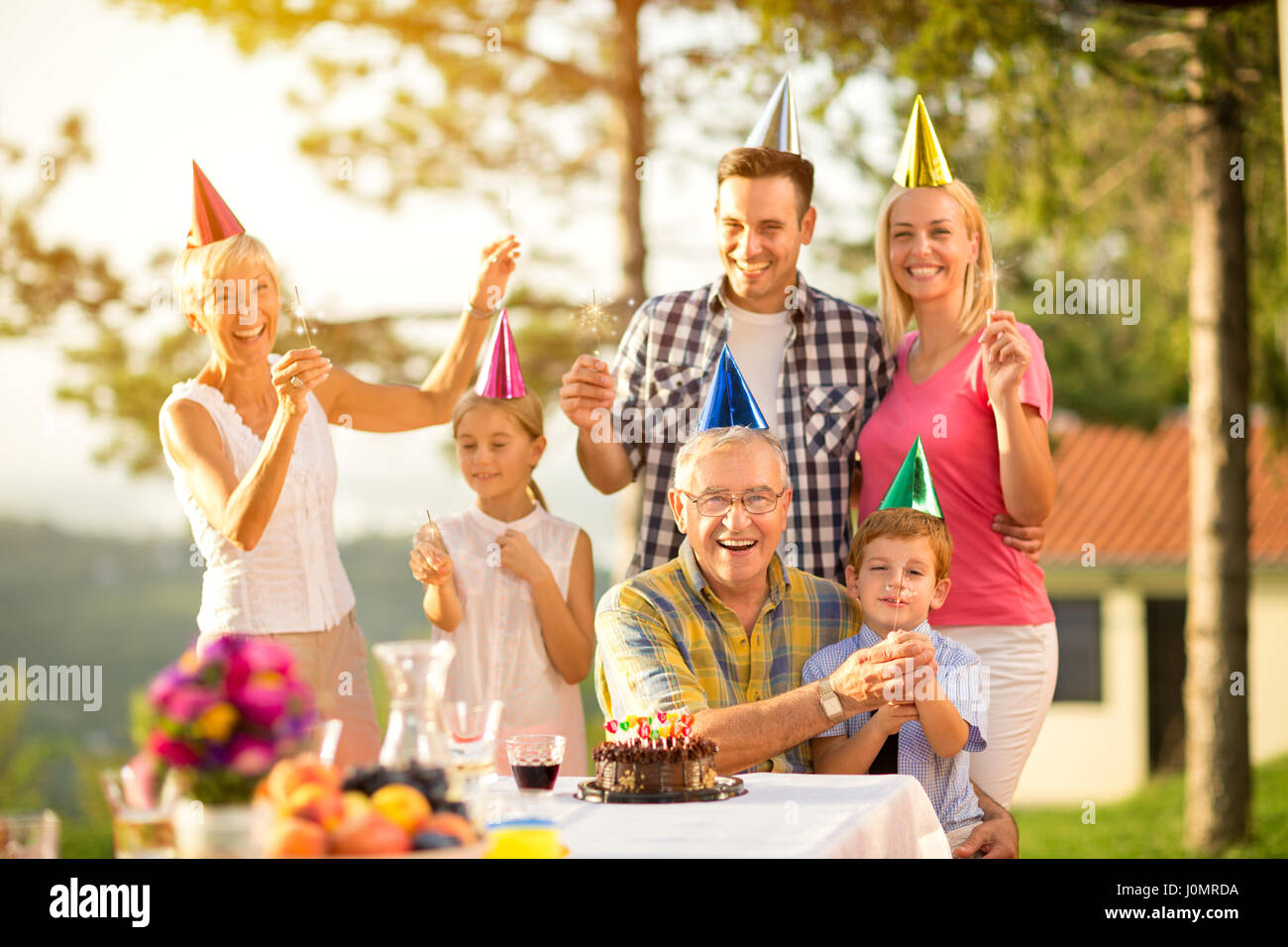 Ritratto di una famiglia felice in parte cappelli Foto Stock