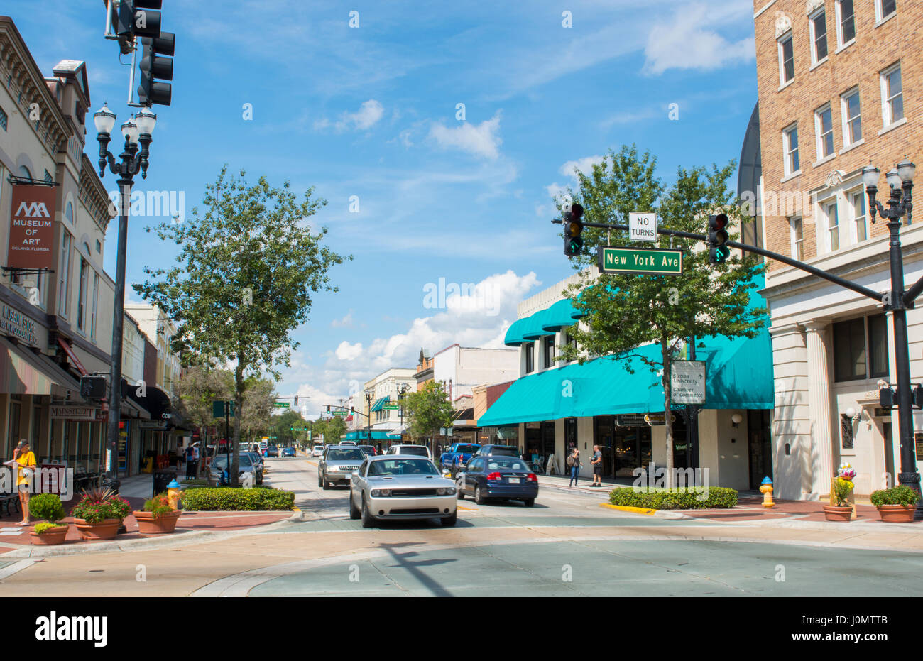 Deland Florida New York Avenue negozi e Boston Coffee House nel centro città piccola Foto Stock