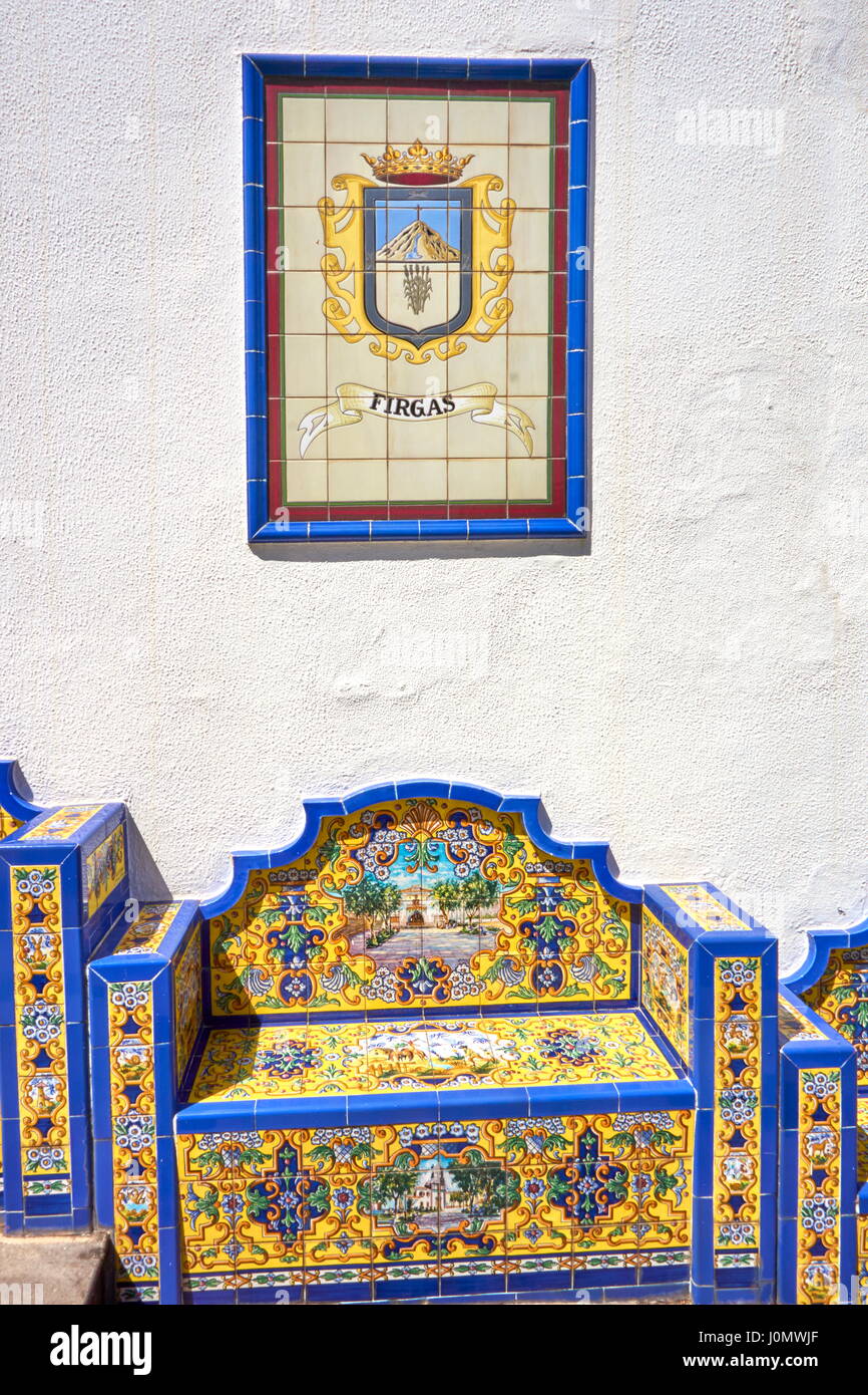 Con piastrelle di ceramica in banchi, Firgas, Gran Canaria, Spagna Foto Stock