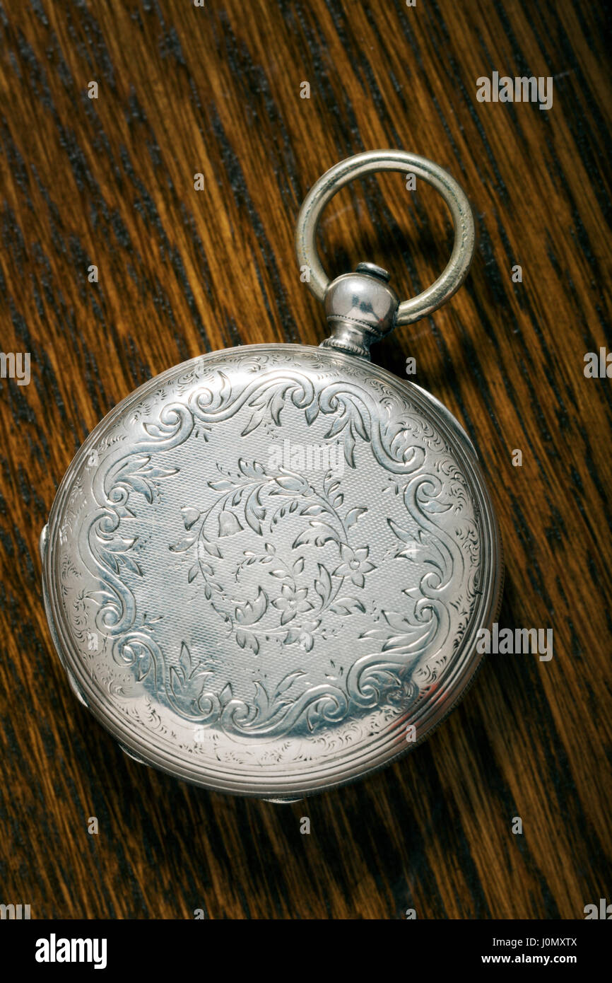 Antique Ami Sandoz & Fils Swiss intagliato a mano scappamento Duplex argento stile pocket watch c 1860 Foto Stock