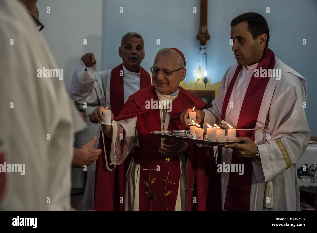 Pasqua in Iraq: Giovedì Santo il lavaggio dei piedi con Mar Louis Sako Raffaello - distribuivano candele Foto Stock