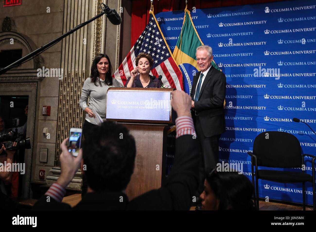 Dilma Rousseff è l'ex presidente del Brasile durante un evento presso la Columbia University di New York martedì, 11 (foto: WILLIAM VOLCOV/BRASILE PHOTO PRESS) Foto Stock