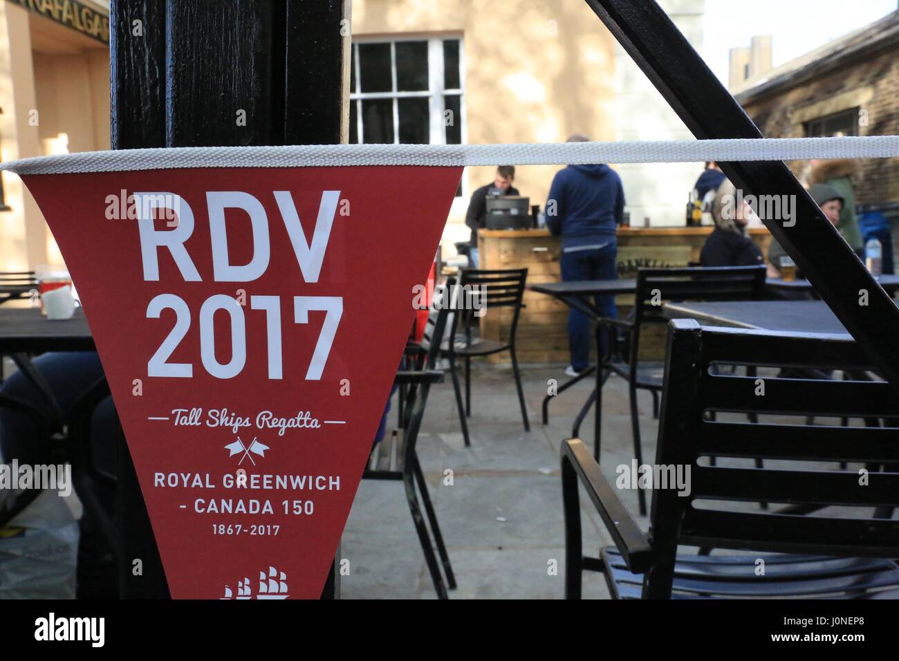 Londra, Regno Unito. Il 15 aprile, 2017. Il Royal Borough of Greenwich ospita l'inizio del 2017 Rendez-Vous TALL SHIPS REGATTA durante il weekend di Pasqua 2017 Credit: Ashok Saxena/Alamy Live News Foto Stock