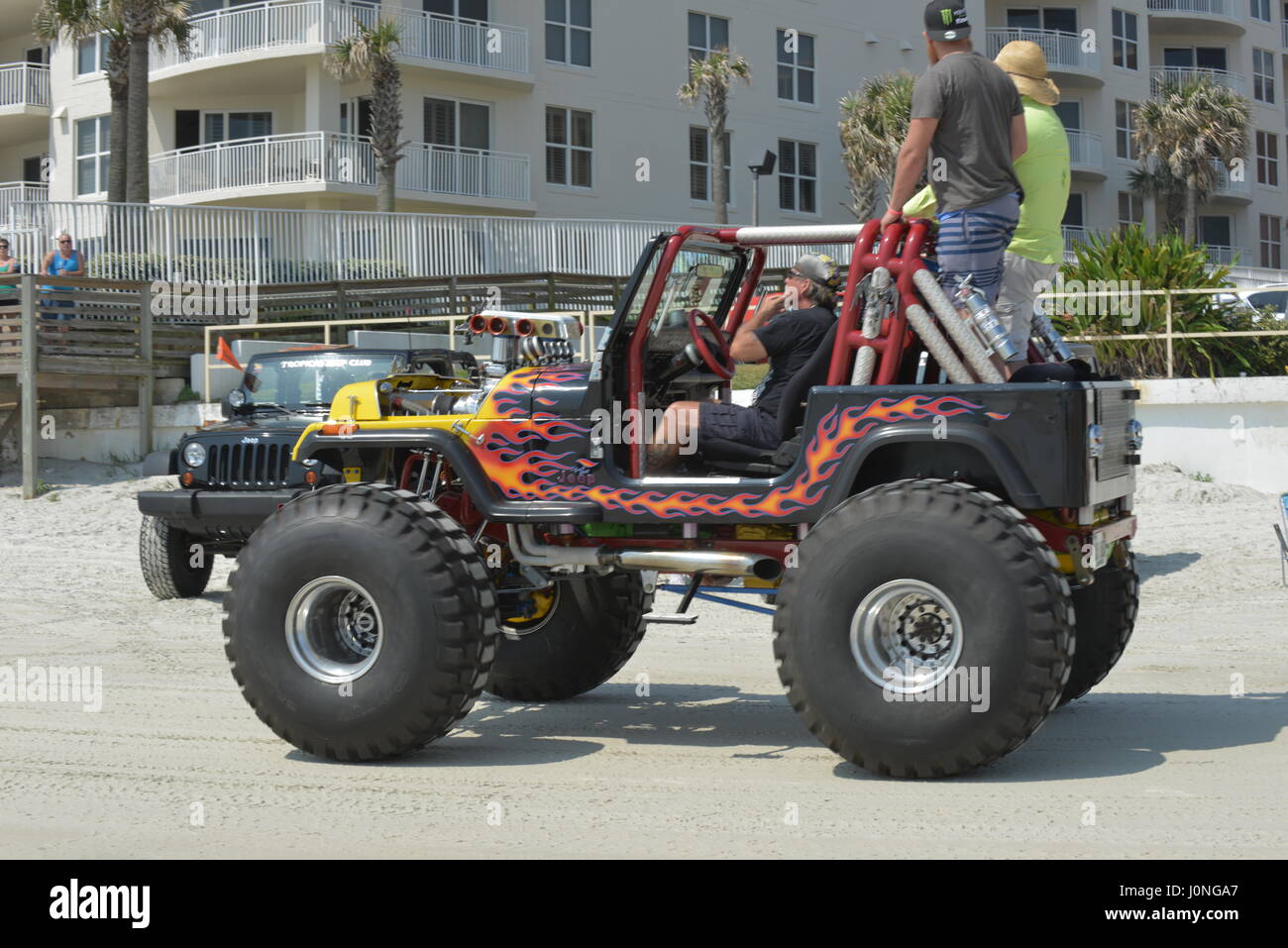 Jeep sulla spiaggia convenzione jeep in Daytona Florida USA Foto Stock