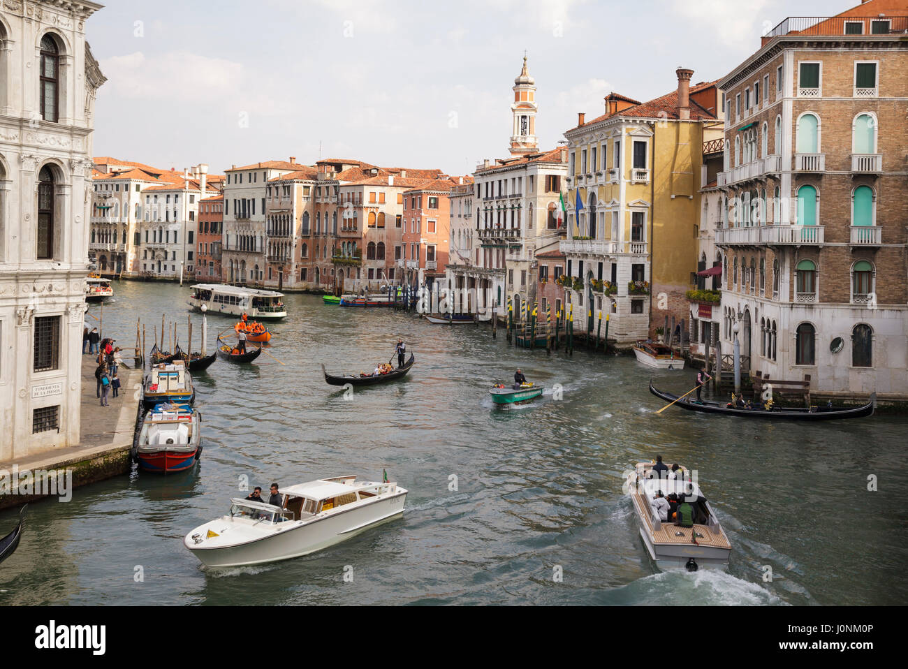 Canal Grande dal Ponte di Rialto, Venezia, Veneto, Italia Foto Stock