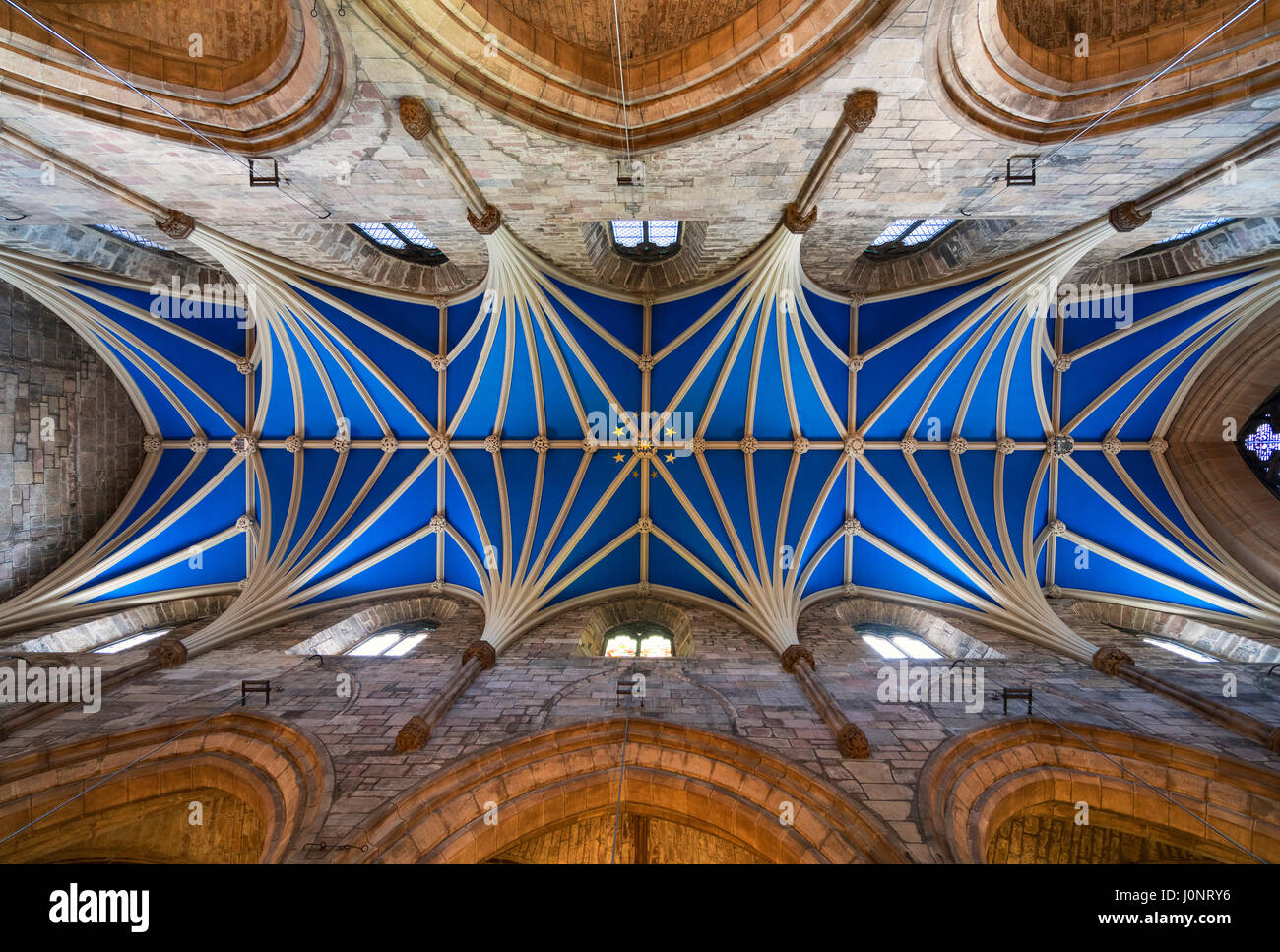 Guardando il soffitto della Cattedrale di St Giles a Edimburgo, Scozia, Regno Unito Foto Stock