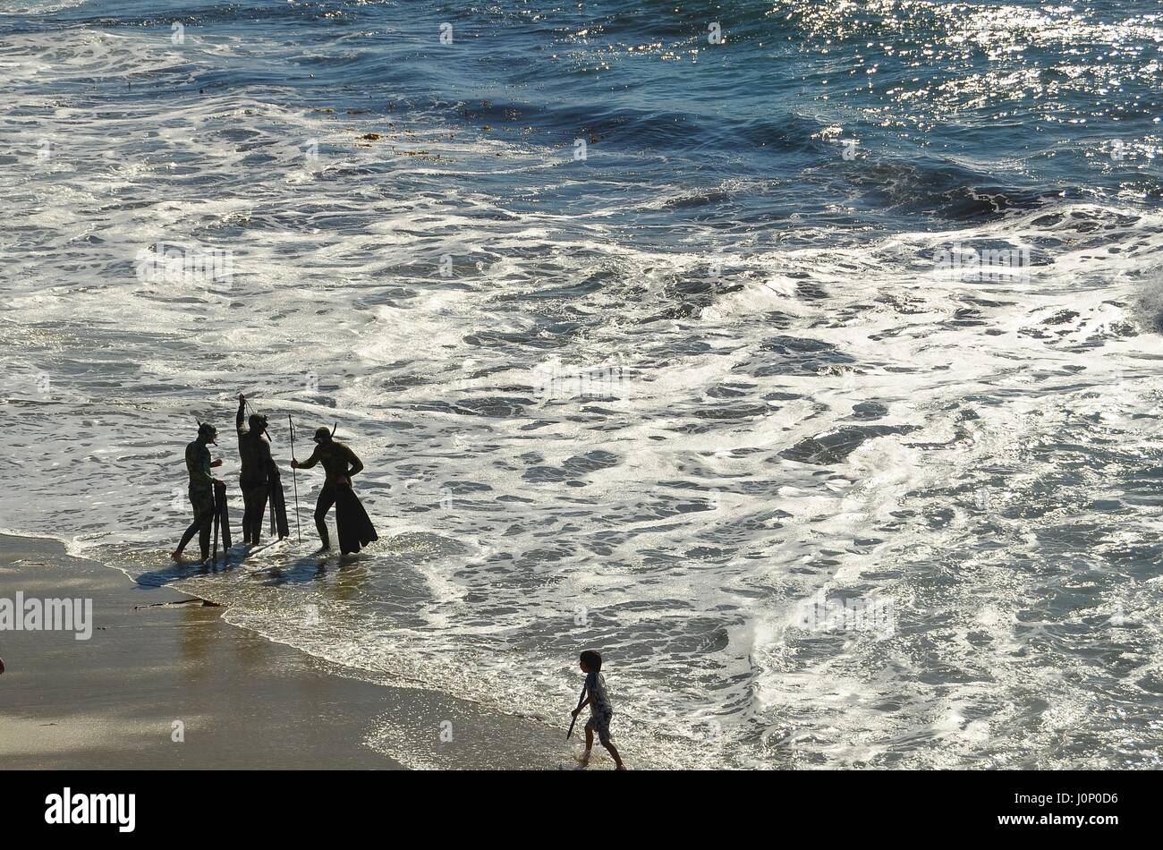 Lancia i pescatori sulla spiaggia di La Jolla, California Foto Stock