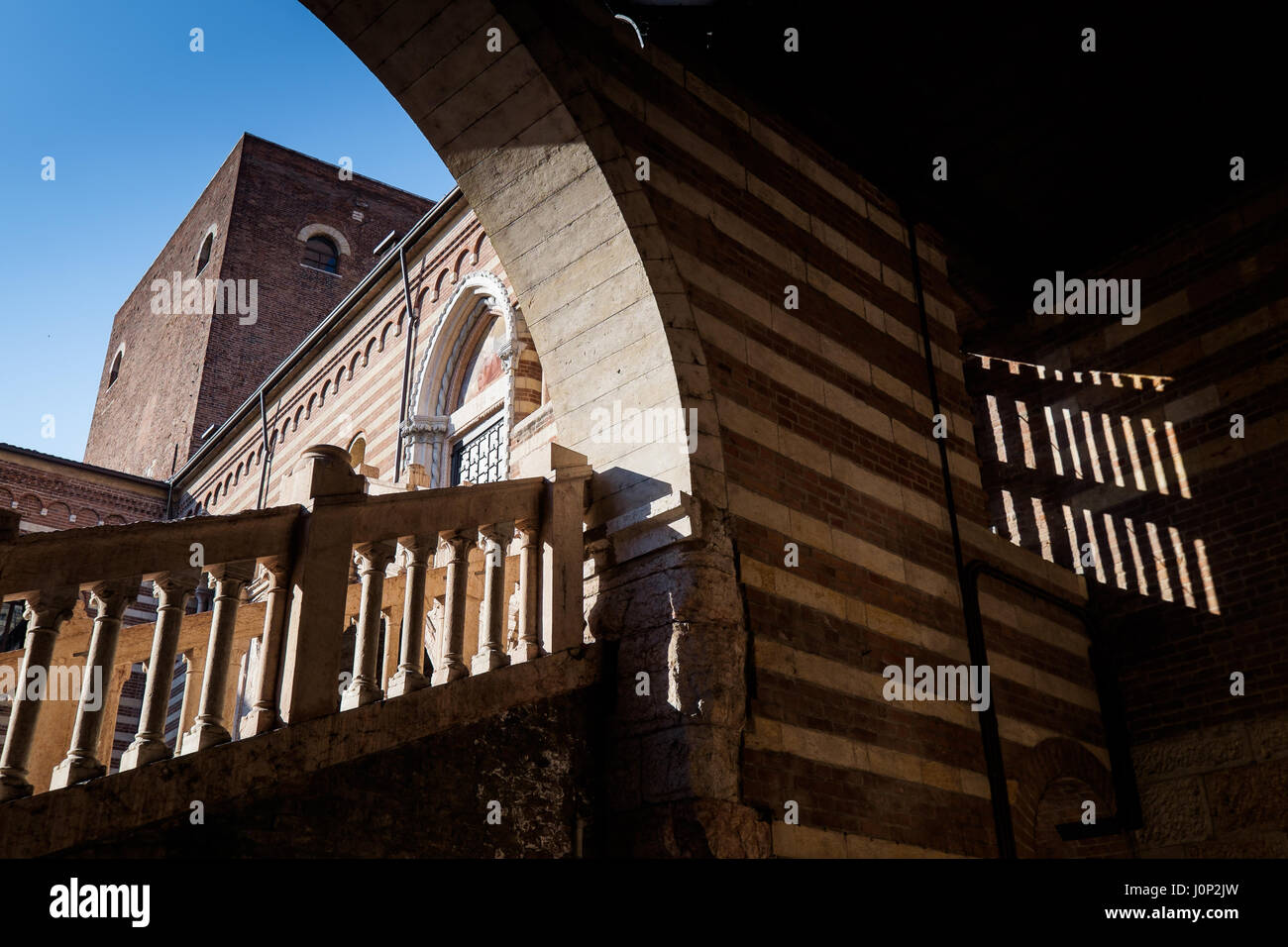 Verona, Italia - scalinata del Palazzo della Ragione nel cortile del Palazzo della Ragione di Verona Foto Stock