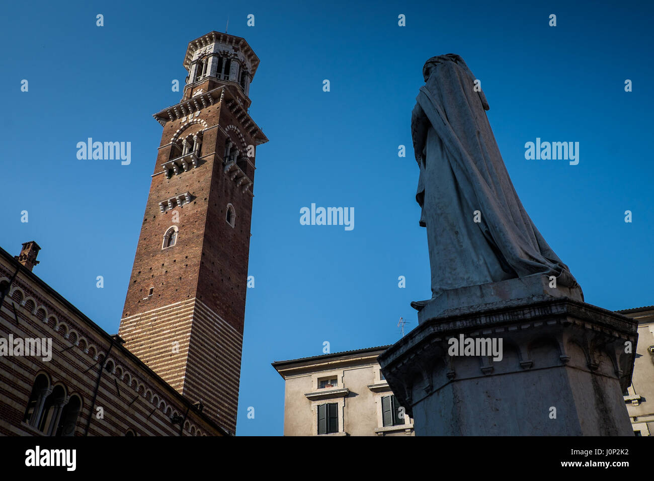 Verona, Italia - Torre dei Lamberti dal cortile di Palazzo della Ragione, il Palazzo della Ragione di Verona Foto Stock