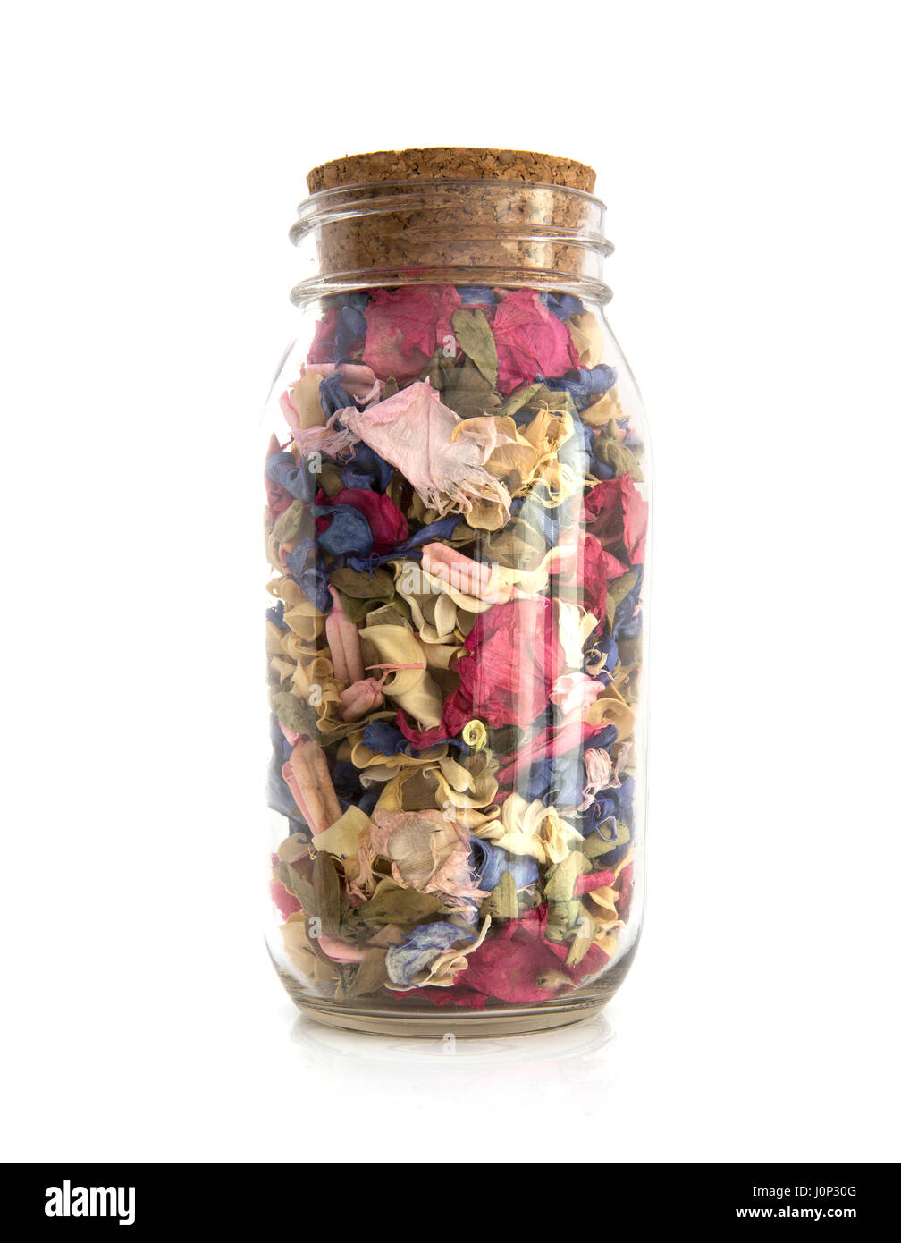 Pot-pourri colorato in un recipiente su sfondo bianco Foto Stock