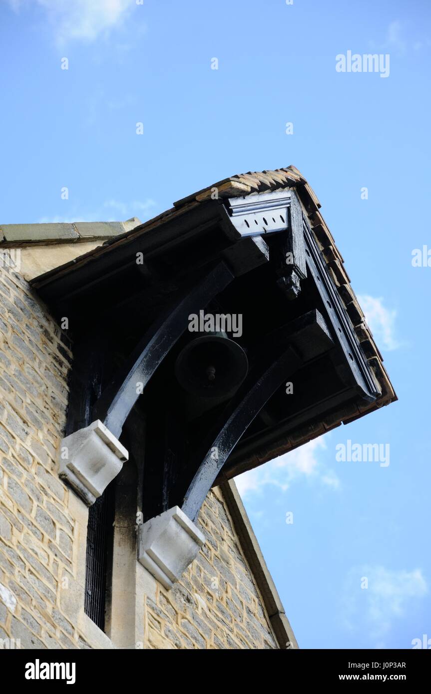 Campana della vecchia scuola, Pavenham, Bedfordshire. Foto Stock