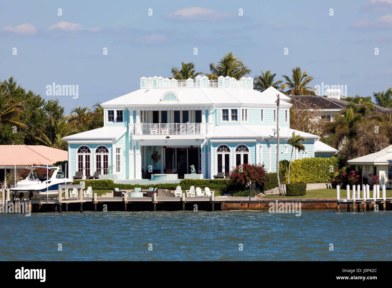 Napoli, Fl, Stati Uniti d'America - 18 Marzo 2017: Luxury Waterfront Villa nella città di Napoli. Florida, Stati Uniti Foto Stock