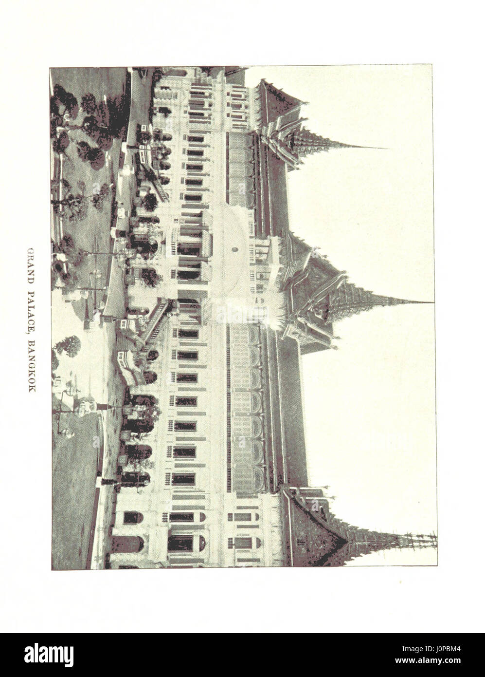 Questa immagine è tratta da pagina 107 di "Siam: Sul Meinam dal Golfo all'Ayuthia", che presenta un resoconto dettagliato della vita, dei costumi e della geografia siamesi. Il libro include tre storie romantiche che illustrano la cultura thailandese, oltre a cinquanta illustrazioni per migliorare visivamente le descrizioni. Foto Stock