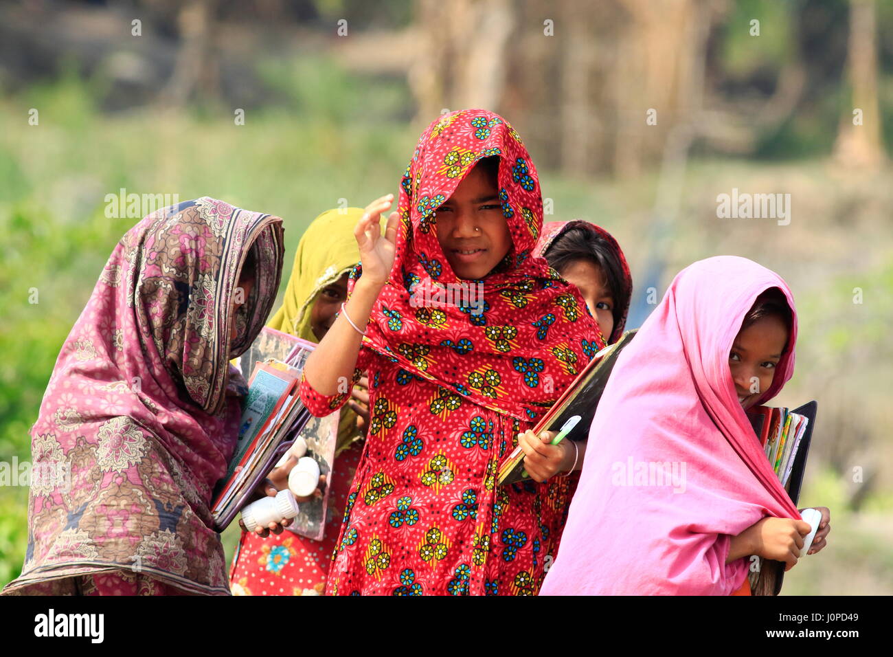 Le ragazze della scuola a Nijhum Dwip. Noakhali, Bangladesh. Foto Stock