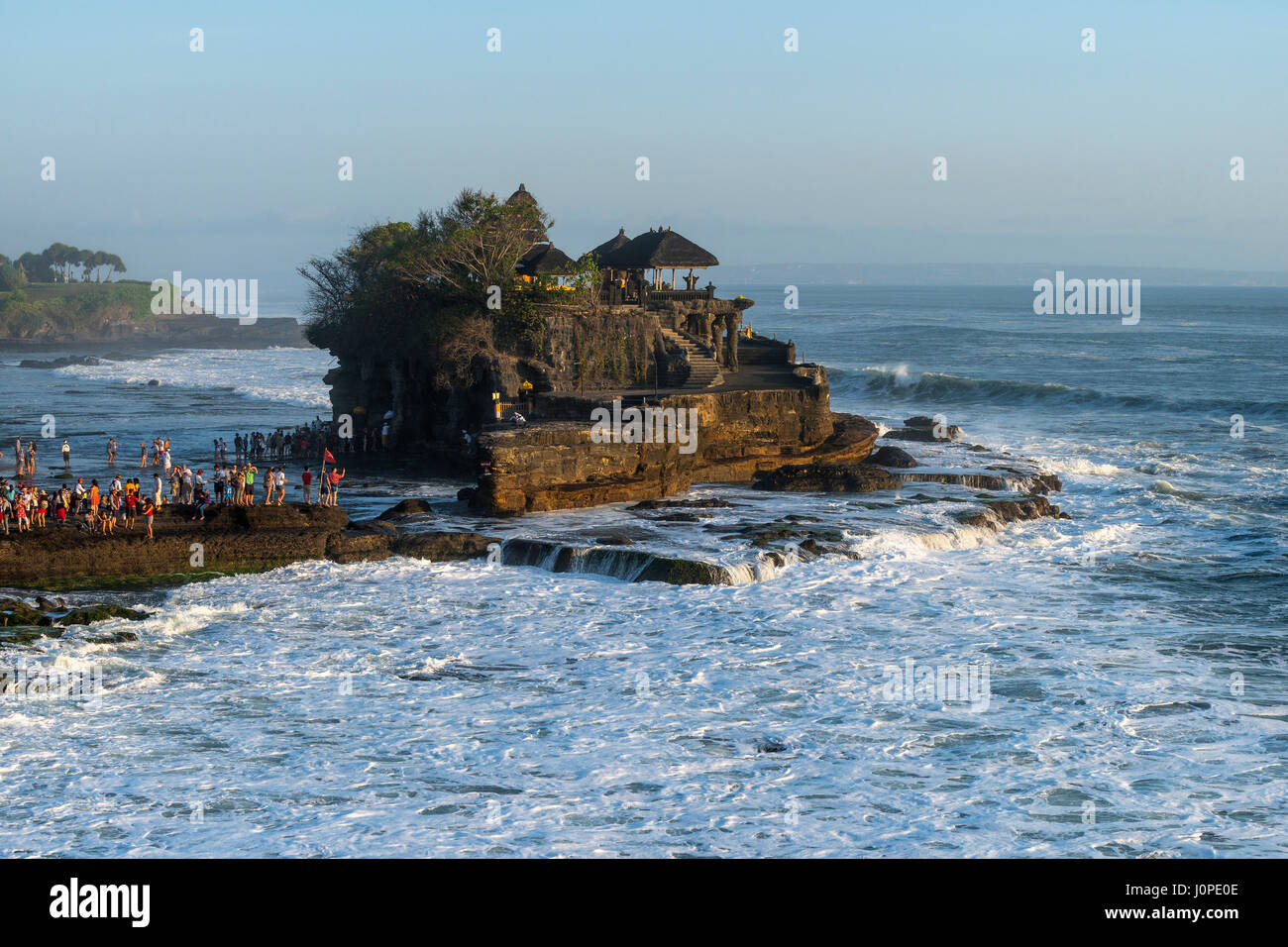 Tempio Pilgimage Pura Tanah Lot, Bali, Indonesia Foto Stock