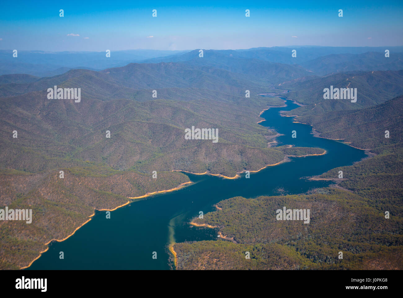Una veduta aerea del livello di acqua nel Lago di Dartmouth, Australia Foto Stock