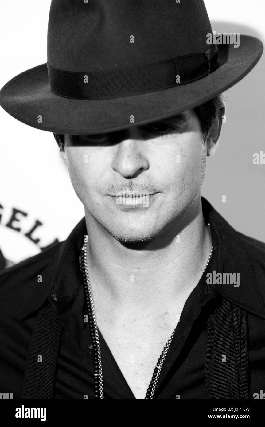 Musicista Robin Thicke durante l'apertura BAPESTORE a Los Angeles. (Altered digitalmente in bianco e nero) Foto Stock