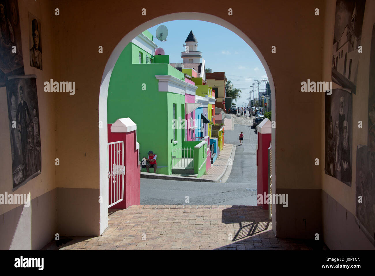 Chiappini Street con coloratissime case dipinte Bo Kaap Città del Capo Sud Africa Foto Stock