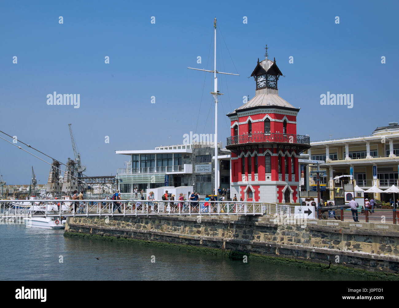 La Torre dell Orologio e passerella Victoria and Alfred Waterfront Città del Capo Sud Africa Foto Stock