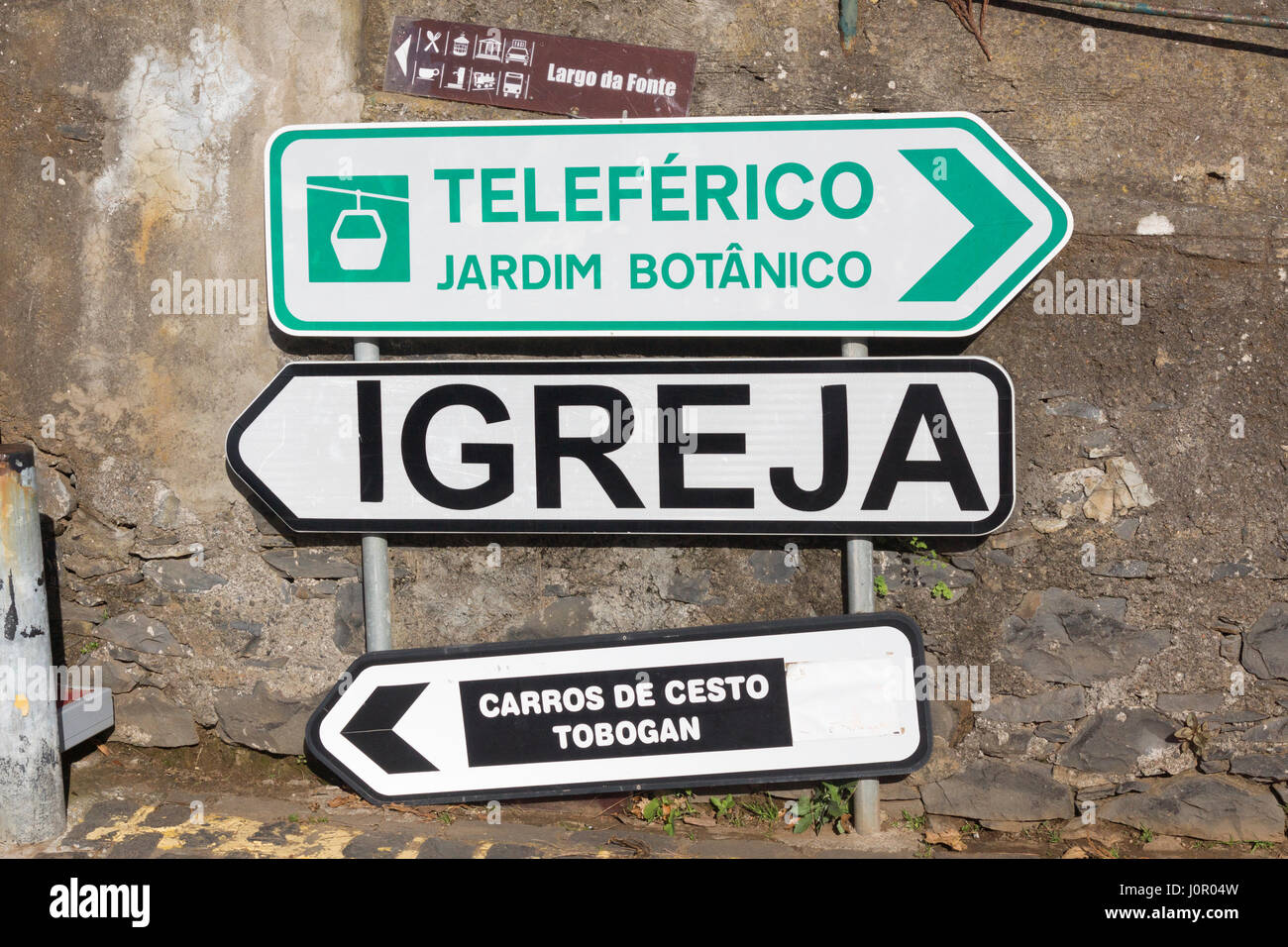 Direzioni in Monte, Funchal, per il cavo auto, giardino botanico, Monte la chiesa e la pista di slittino Foto Stock