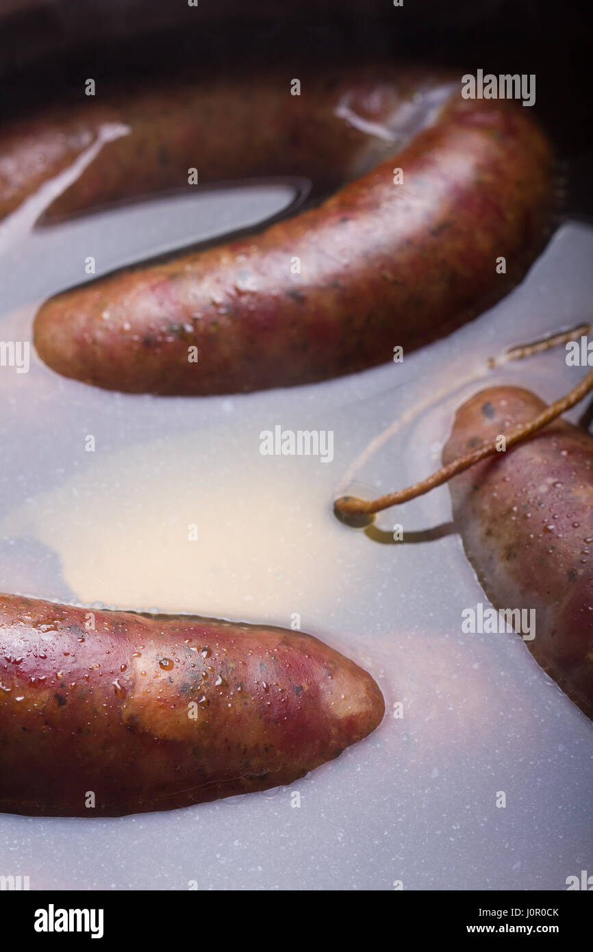 Tradizionale salsiccia polacco da cuocere. Foto Stock