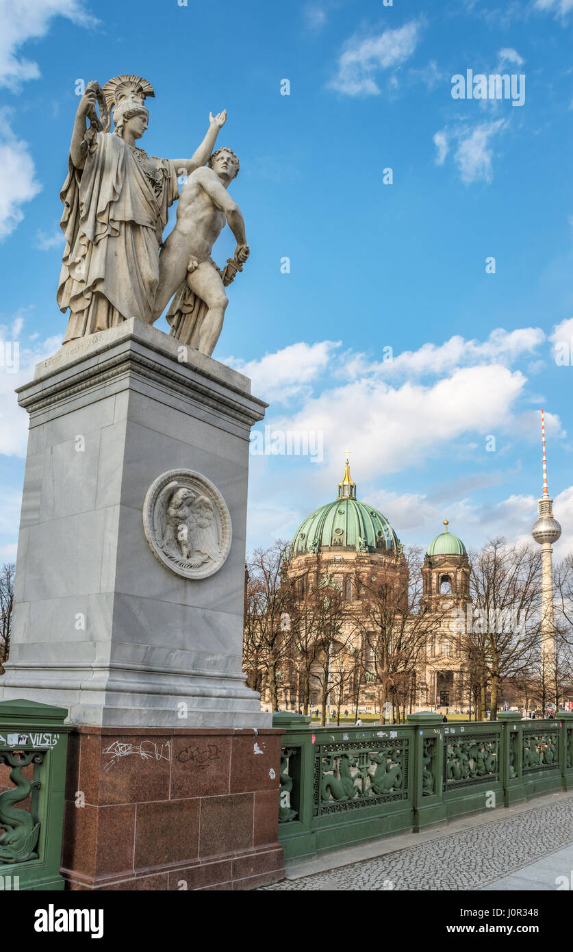 Sculture storiche sullo Schlossbridge, Berlino, Germania Foto Stock