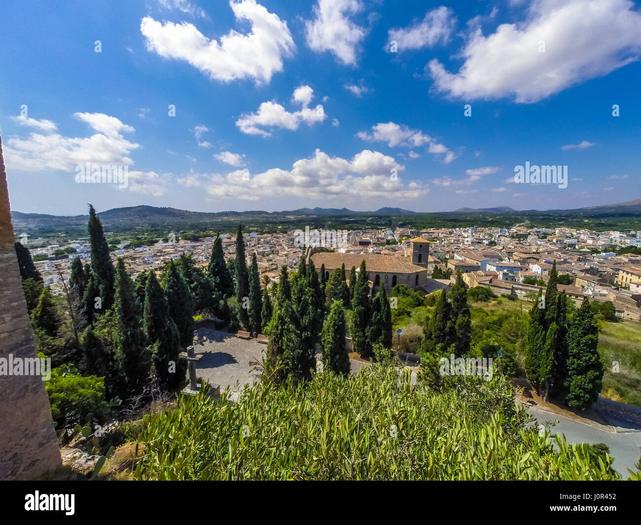 Vista sui tetti della città vecchia di Arta, Maiorca, Spagna, Eur Foto Stock