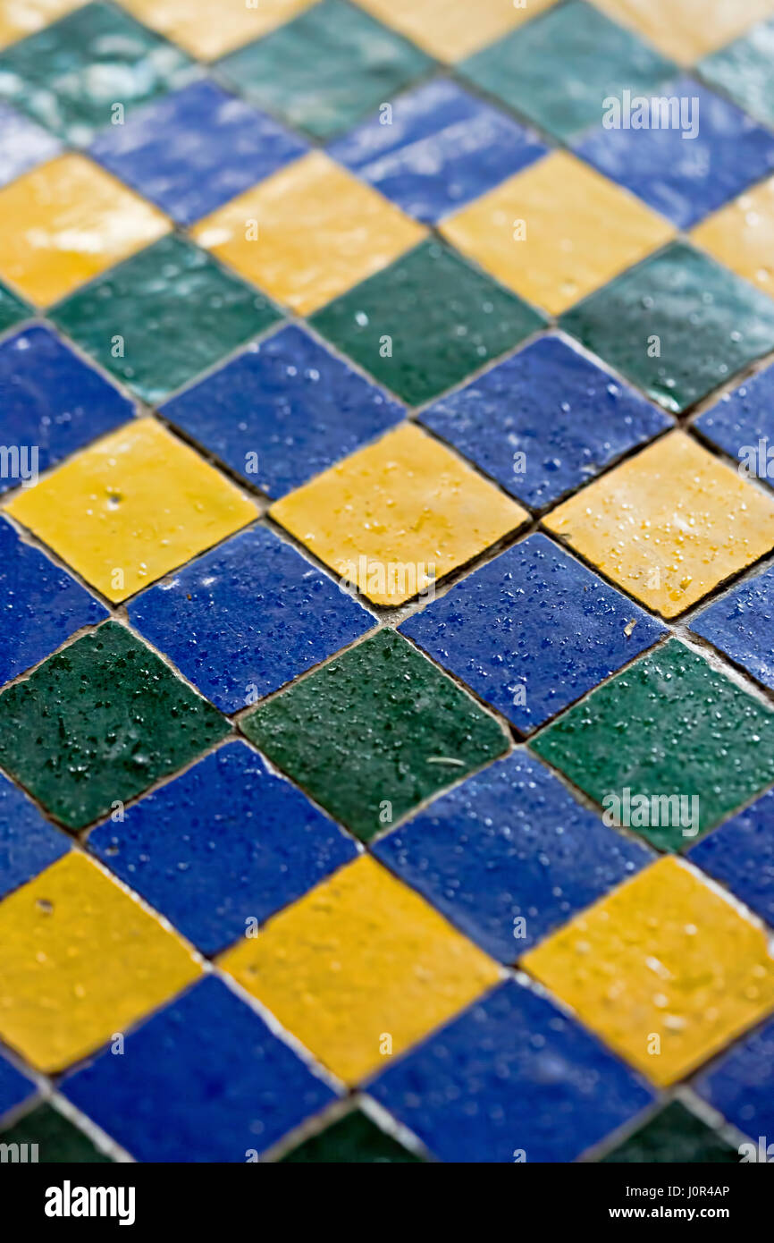 Piastrelle da parete islamiche geometriche gialle blu immagini e