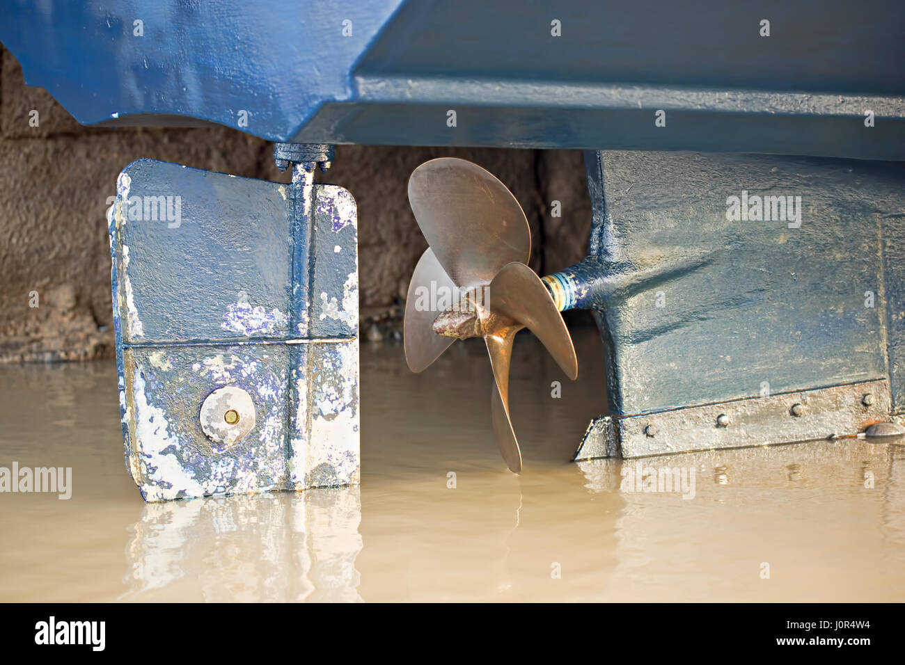 Imbarcazione ad elica in barca nel porto di Dublino, Irlanda Foto Stock