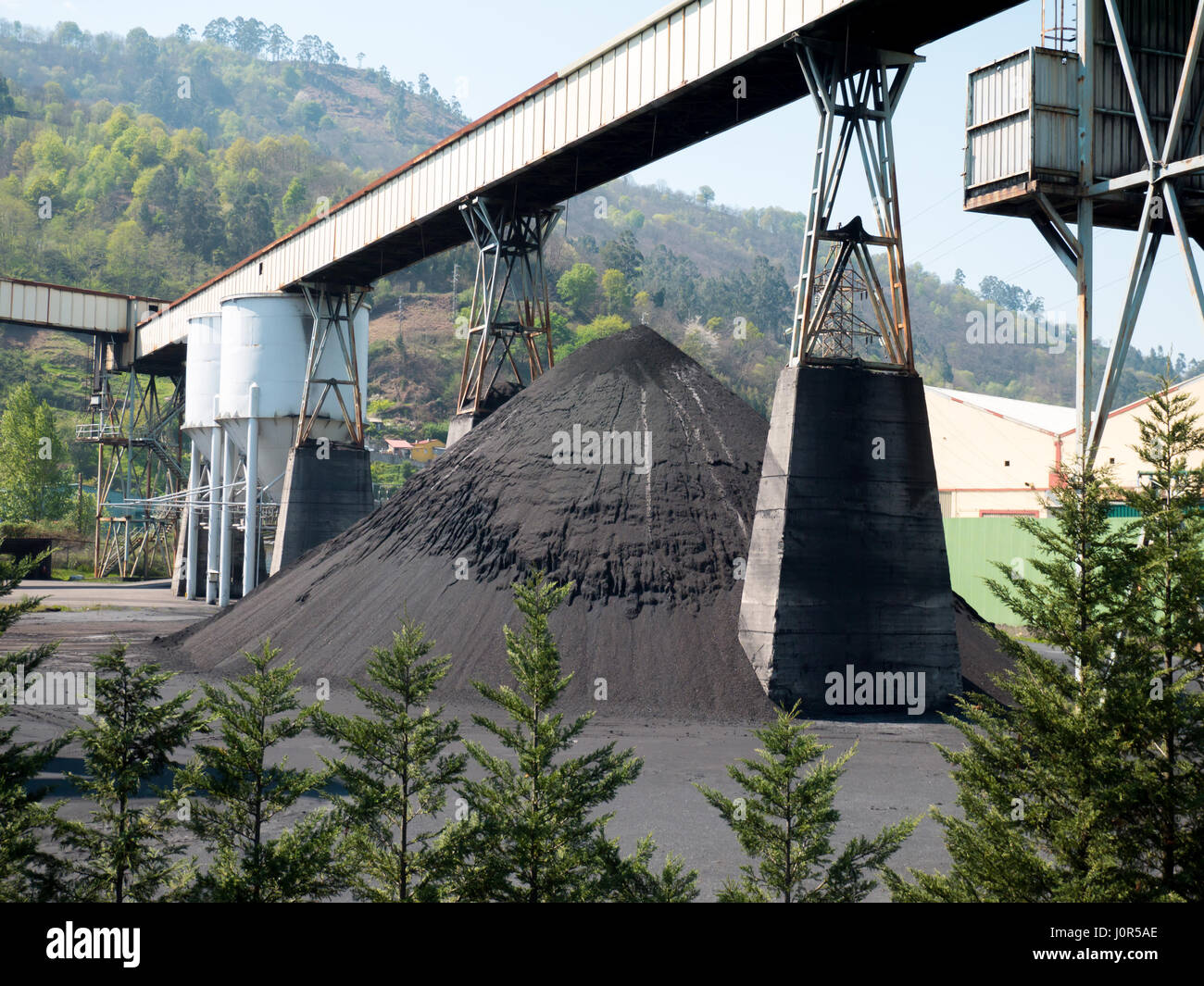 Pila di carbone presso il laboratorio di preparazione Foto Stock