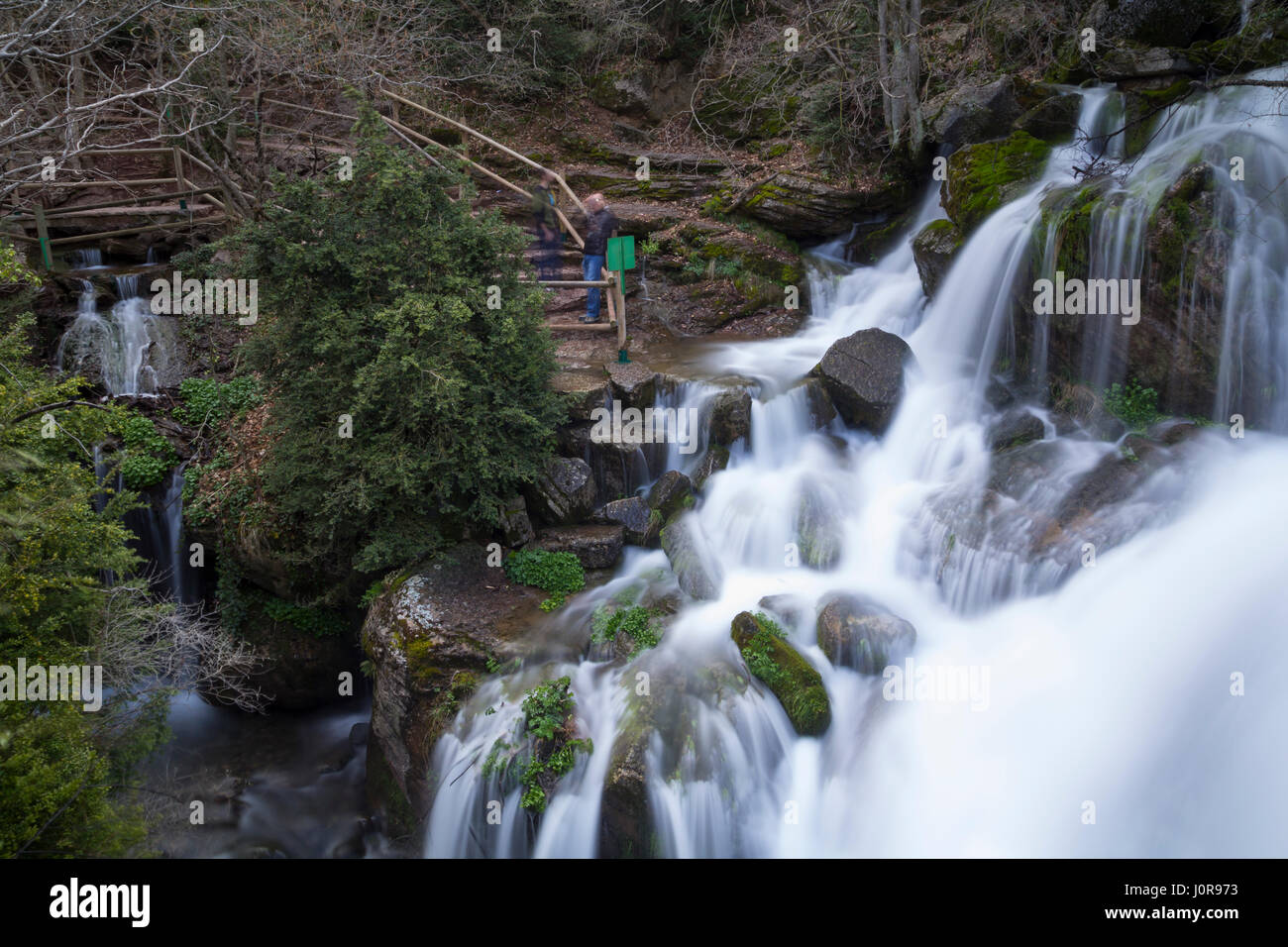 Llobregat fiume origine, con acqua che fluisce dalle rocce Foto Stock