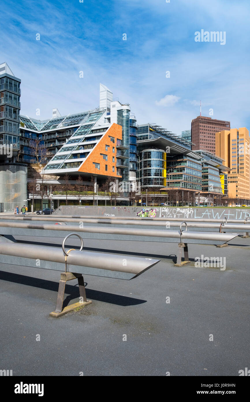 Moderni edifici per uffici a Potsdamer Platz a Berlino, Germania Foto Stock