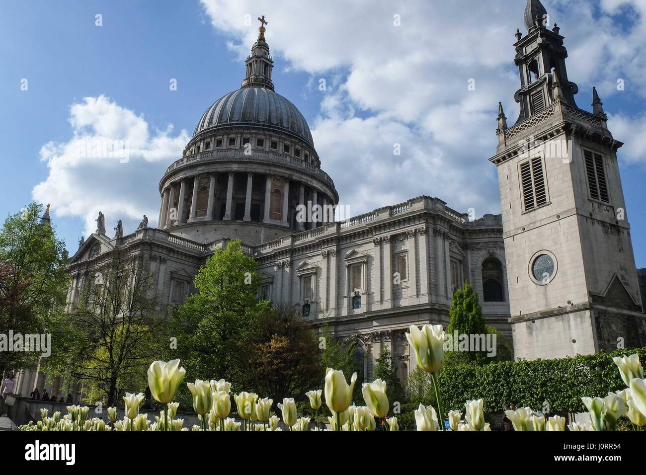 Londra, Regno Unito. Il 15 aprile 2017. I londinesi e turisti per vedere i siti questo fine settimana di Pasqua. Credit:claire doherty/Alamy Live News Foto Stock