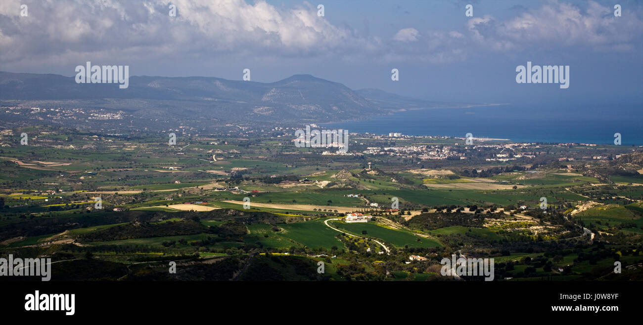 Vista panoramica su Laatchi alla penisola di Akamas e il Mar Mediterraneo dalla Droushia, Paphos, Cipro. Foto Stock