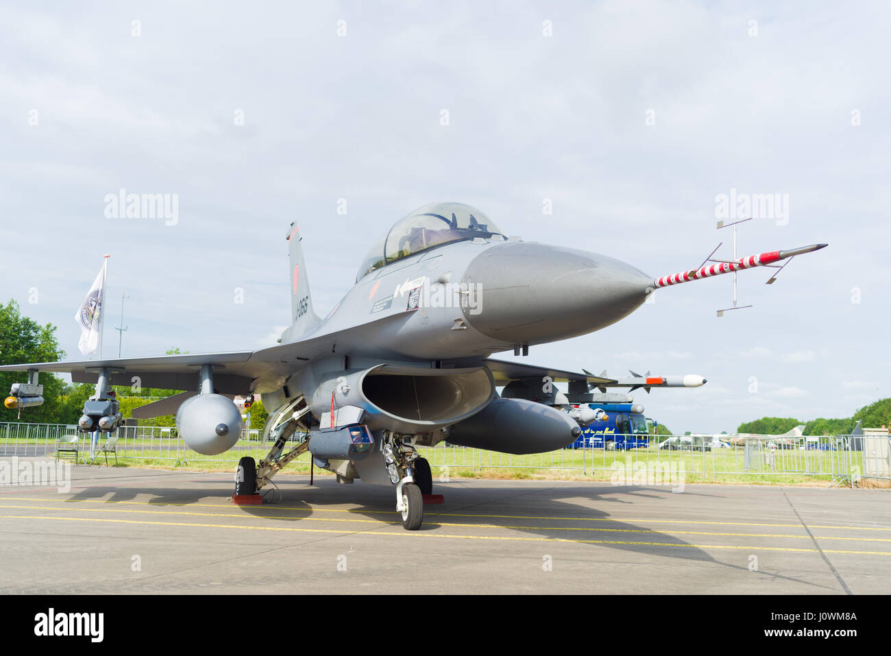 LEEUWARDEN, Paesi Bassi - 10 giugno 2016: naso di un F16 Fighting Falcon durante il dutch air force open days Foto Stock