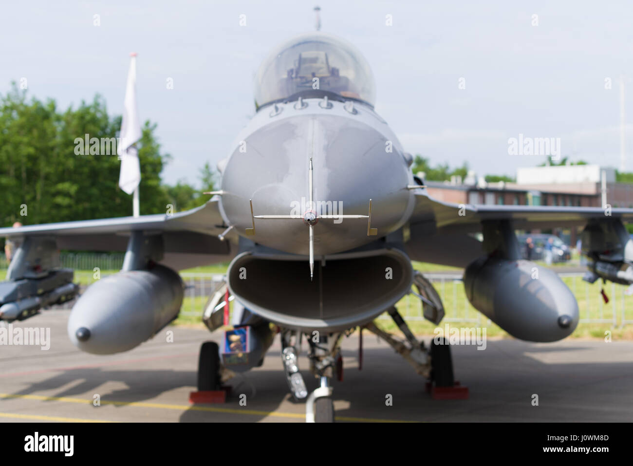 LEEUWARDEN, Paesi Bassi - 10 giugno 2016: naso di un F16 Fighting Falcon durante il dutch air force open days Foto Stock