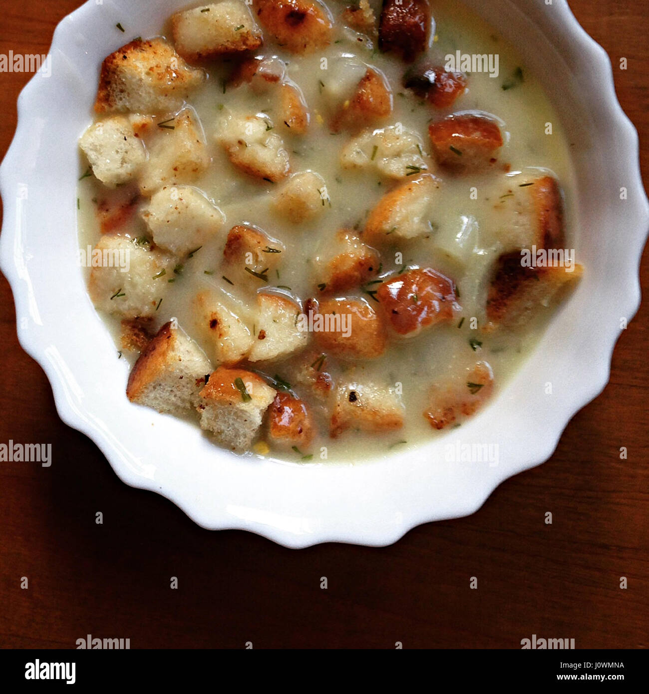 Bianco zuppa di asparagi con crostini Foto Stock