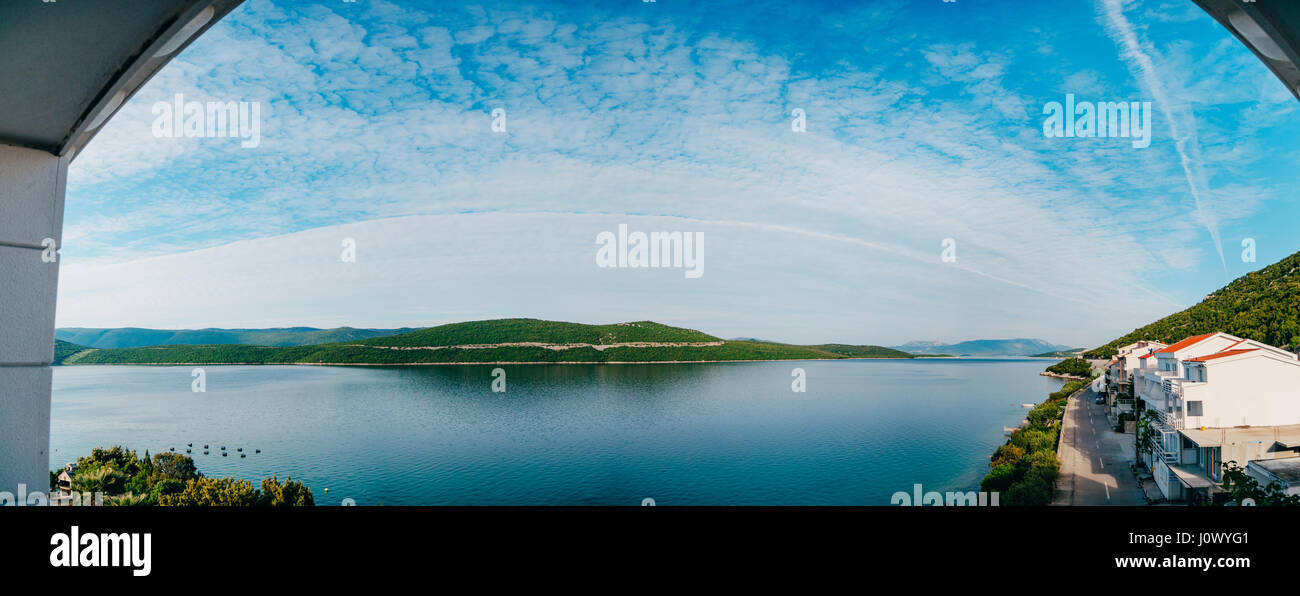 Neum Bosnia. Vista dall'hotel all'altro lato. Hotel vicino a t Foto Stock