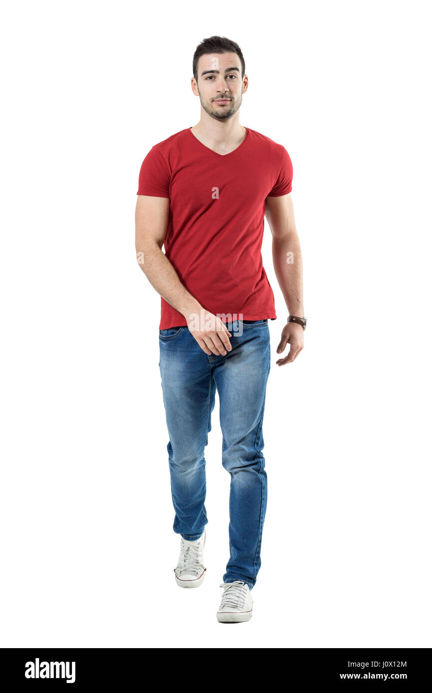 Man in jeans t shirt walking Immagini senza sfondo e Foto Stock ritagliate  - Alamy