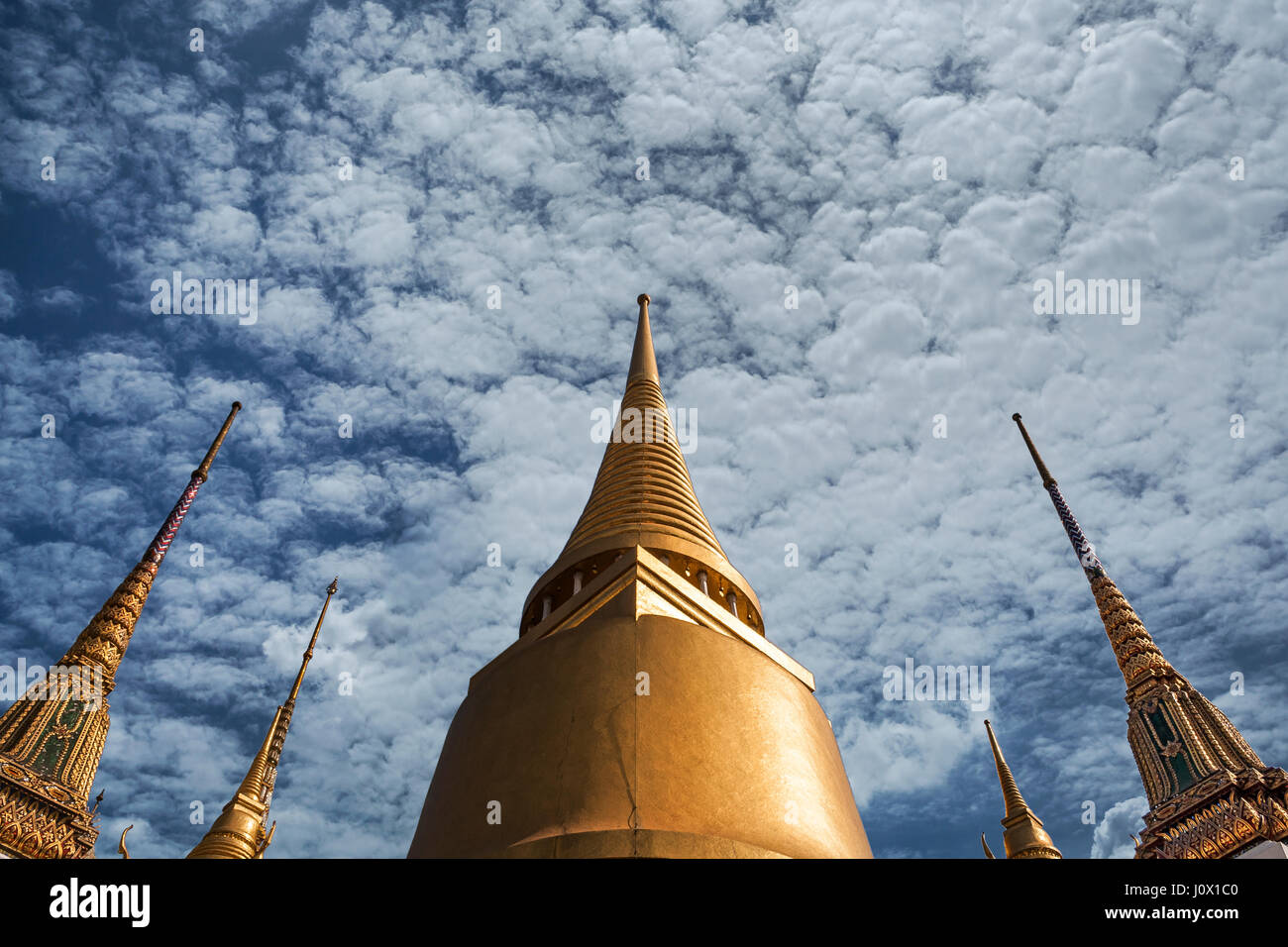 Stupa di templi buddisti al Grand Palace, Bangkok, Thailandia Foto Stock